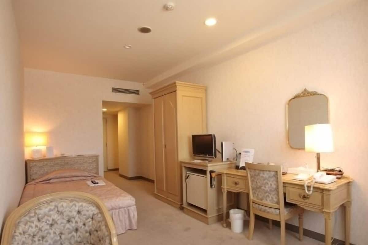 熨斗/熨衫板、嬰兒床 (收費)、免費 Wi-Fi、床單