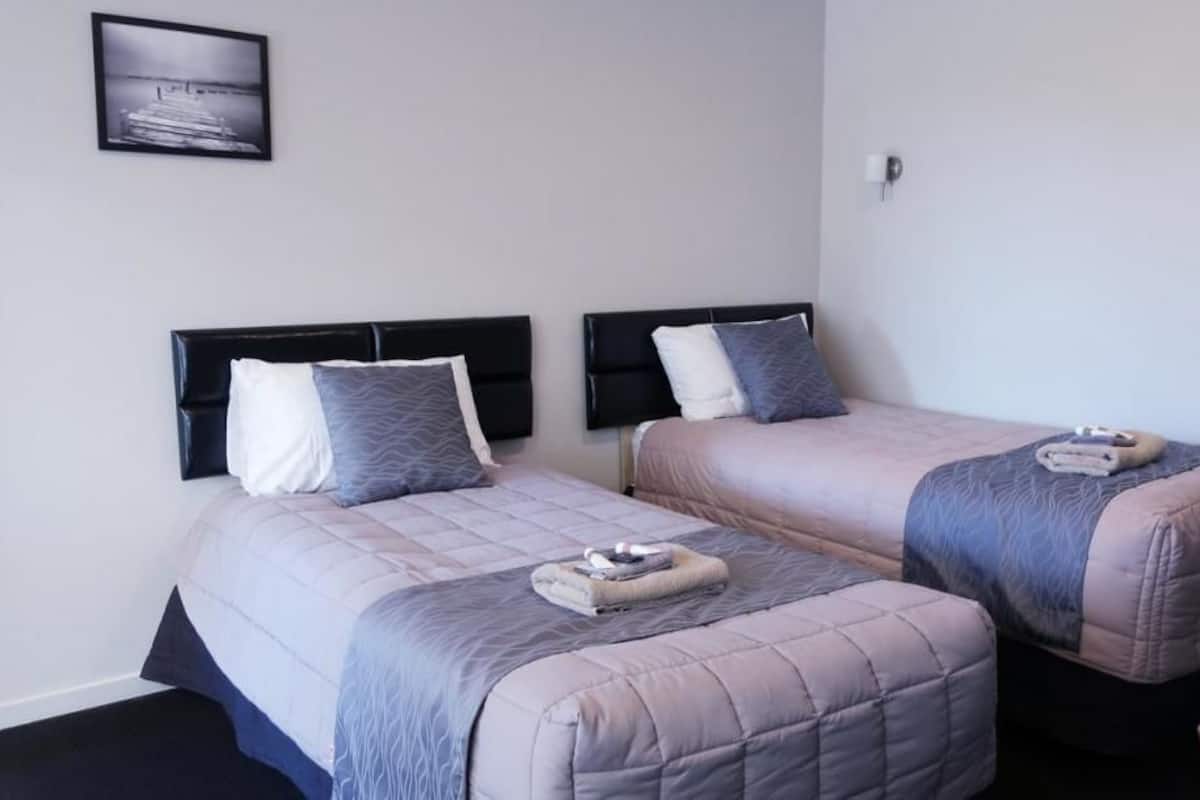Suite, 3 Bedrooms | Wi-fi percuma, dilengkapkan perabot secara berasingan, cadar katil 