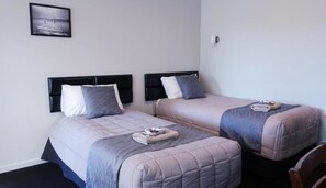 Suite, 3 Bedrooms | Individually furnished, free WiFi, bed sheets - A1 Kaikoura Motel & Holiday Park (Kaikoura)