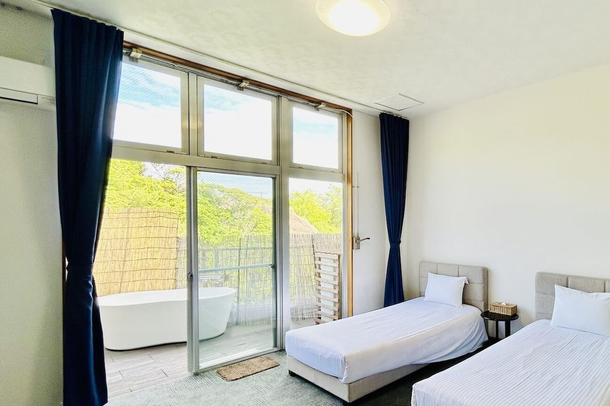 In-room safe, free WiFi, bed sheets