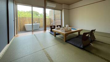 Familiekamer, niet-roken, privébadkamer (Japanese style, Openbath) | Een kluis op de kamer, gratis wifi, beddengoed