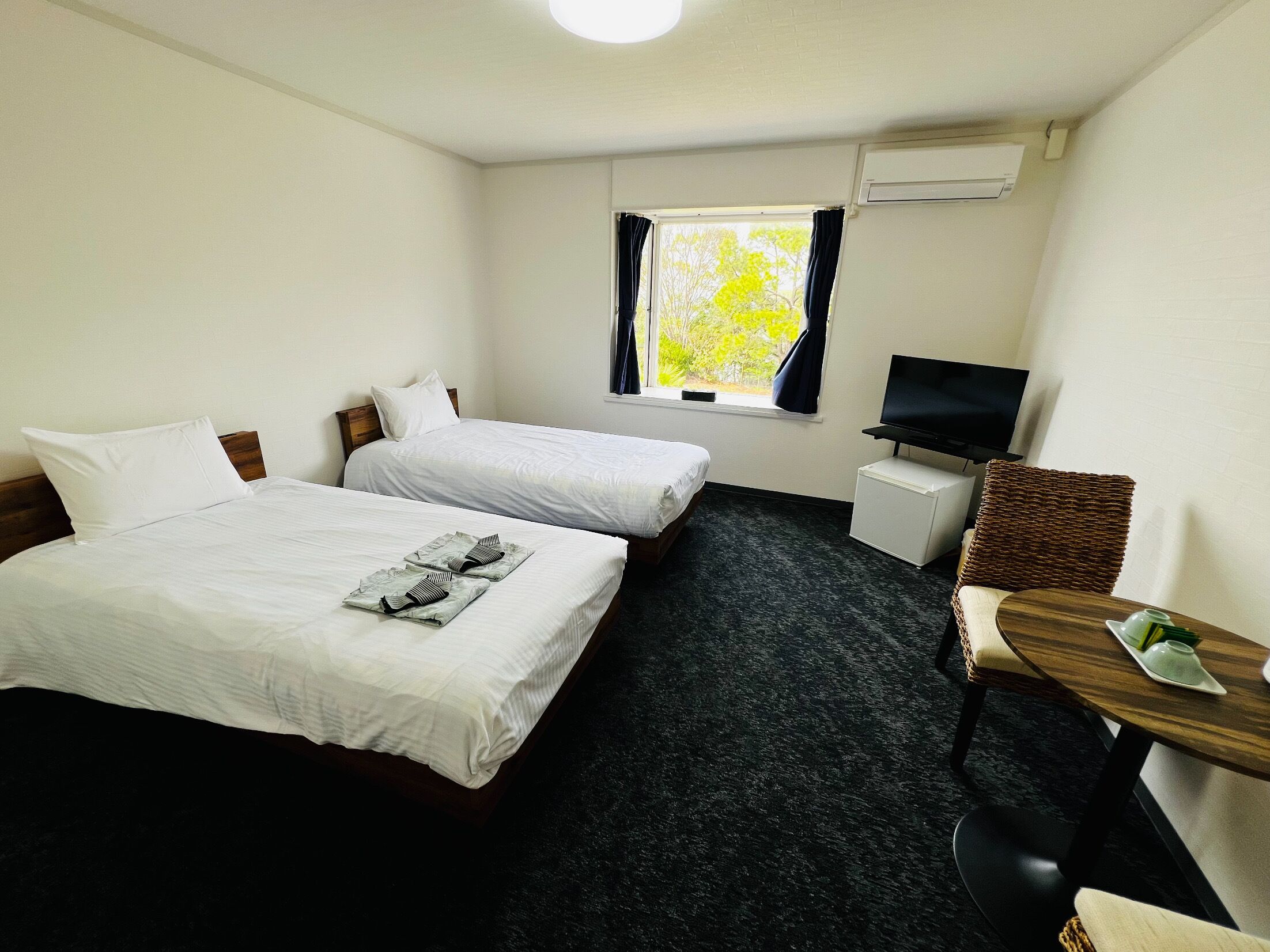 [Non-Smoking 2nd Floor] [Renovated Western-Style Room] Large Twin (No Bath) | In-room safe, free WiFi, bed sheets