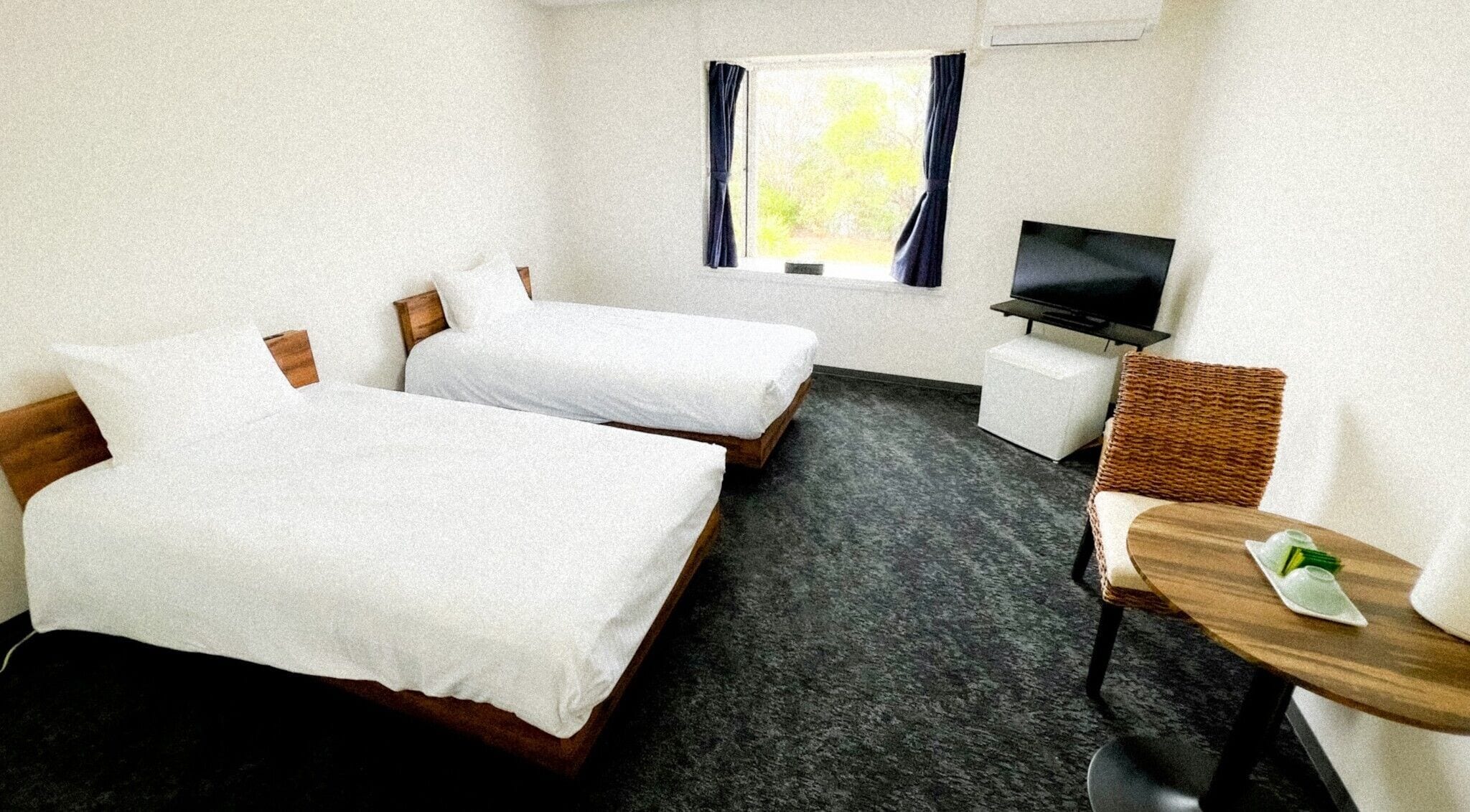 [Non-Smoking 2nd Floor] [Renovated Western-Style Room] Large Twin (No Bath) | In-room safe, free WiFi, bed sheets
