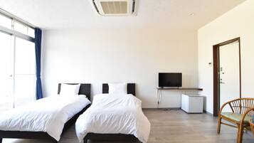 Rum (Western, 8 tatami, with Bathtub) | Värdeförvaringsskåp på rummet, gratis wi-fi och sängkläder