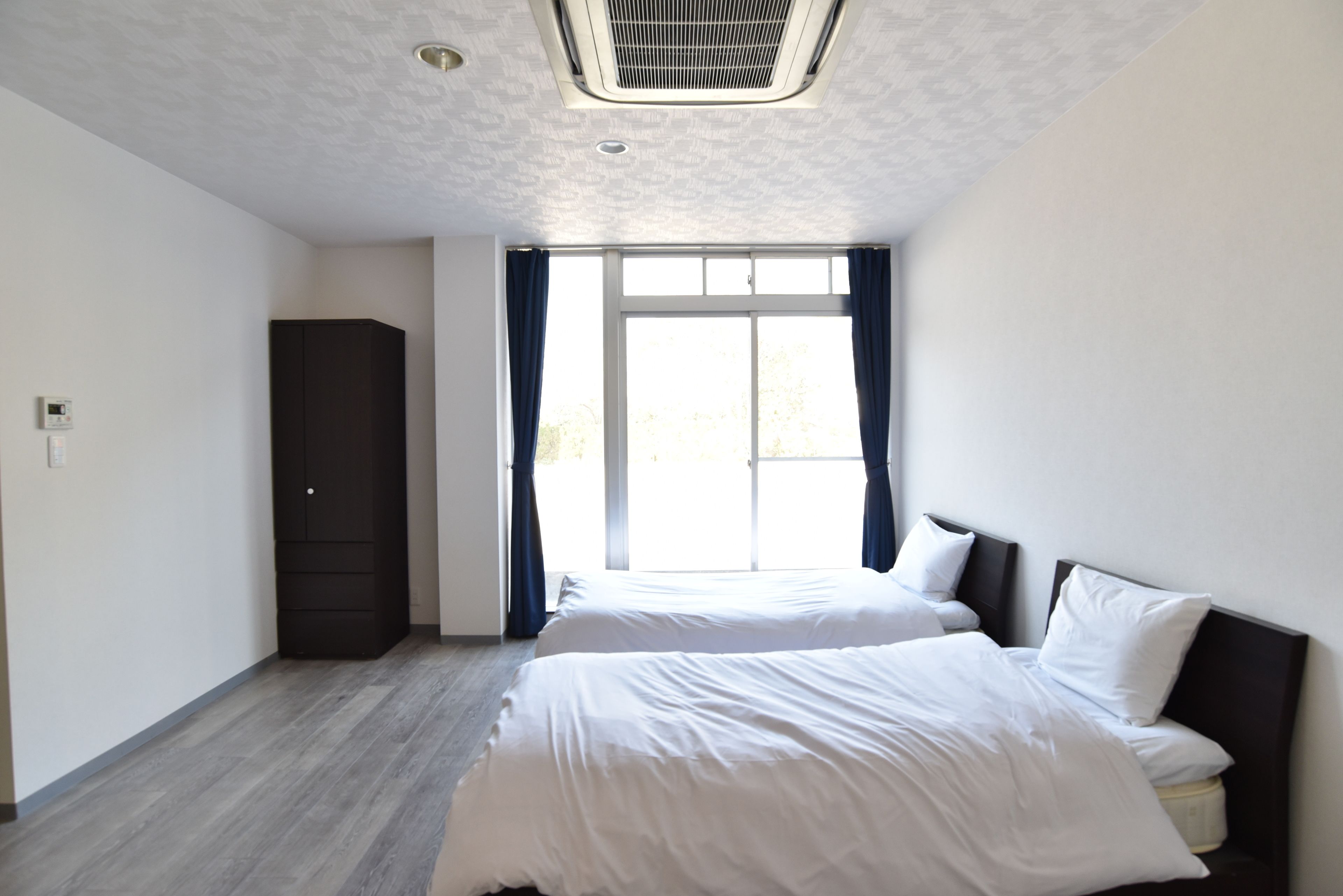 western style room, 8 tatami, with bathtub (accessible) | in-room safe, free wifi, bed sheets