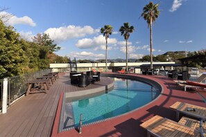 Piscine extérieure (ouverte en saison)