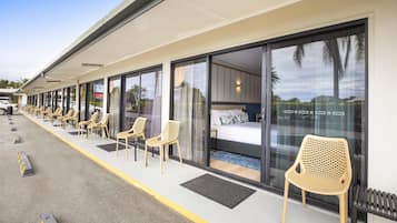 Standard Studio, 1 Queen Bed | Exterior