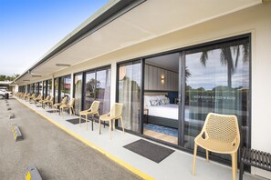 Studio Queen | Exterior - Nightcap at Queens Beach Hotel (Bowen)