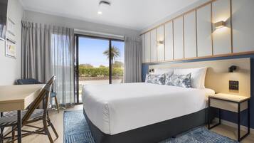 Studio Queen | Bügeleisen/Bügelbrett, kostenloses WLAN, Bettwäsche