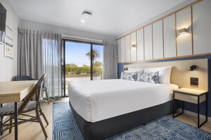 Tabla de planchar con plancha, wifi gratis y ropa de cama 