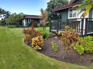 Property grounds - Nona Lani Cottages (Kihei)