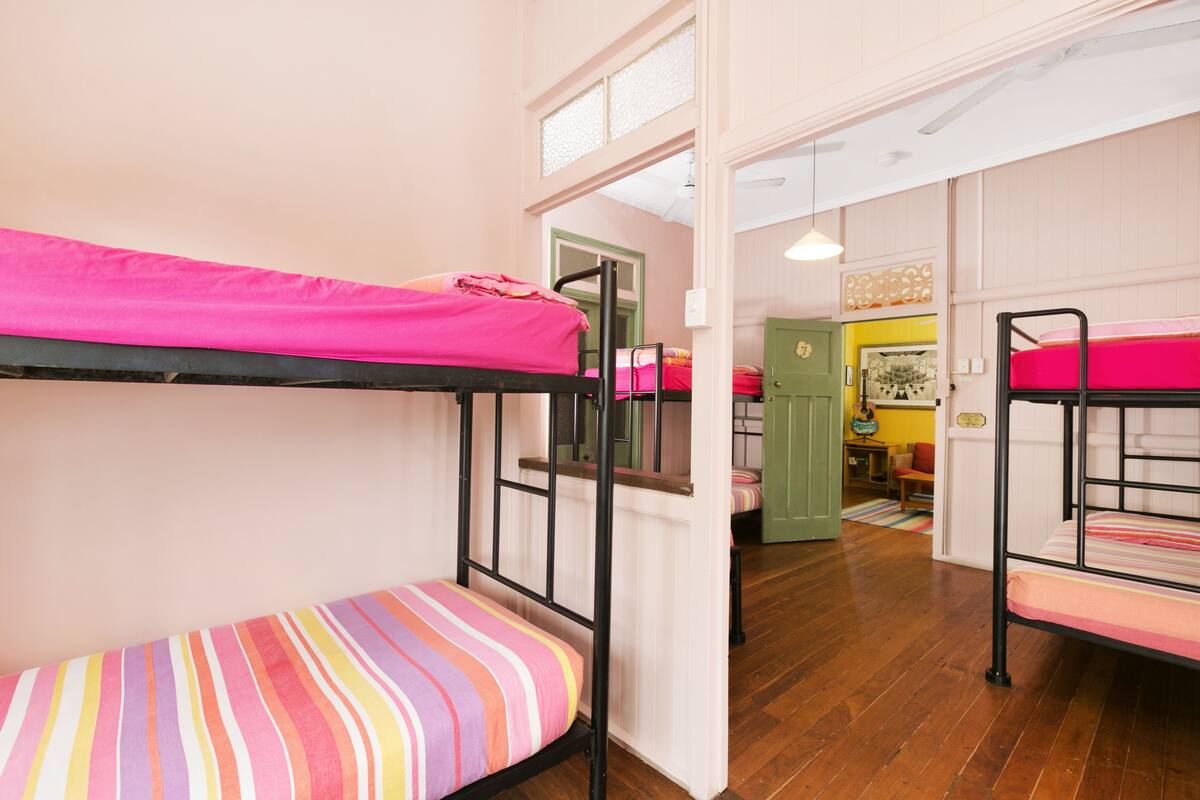 6 Bed Mixed Dorm Room | Bed sheets