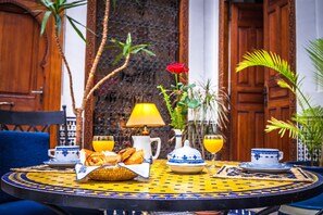 Free daily continental breakfast - Riad Zamane Fès - Boutique & Spa (Fes)