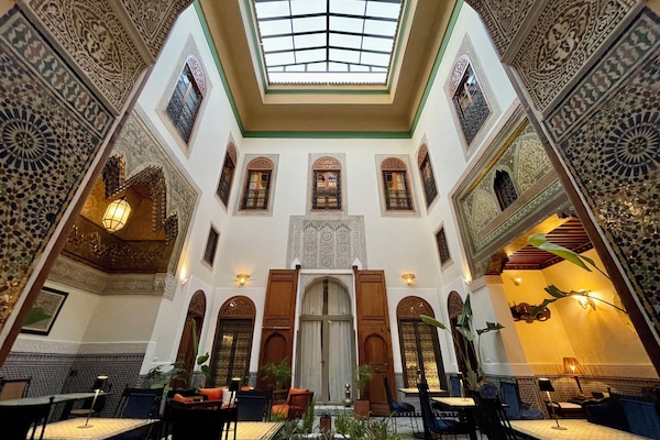 Petit déjeuner et dîner servis sur place, spécialités Cuisine marocaine