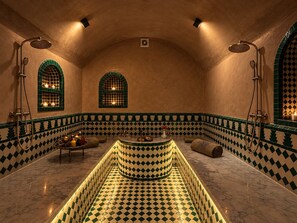 A bathroom with a checkered floor, two arched windows, and a central sink area. - Riad Zamane Fès - Boutique & Spa (Fes)