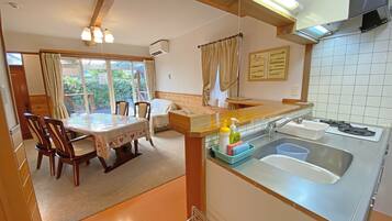 Standard Cottage | Private kitchen | Full-size fridge, microwave, oven, stovetop