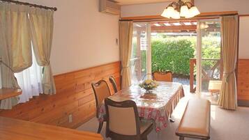 Standard Cottage | In-room dining