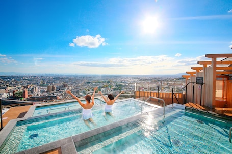 Baño termal público. Ooedo Onsen Monogatari Minoh Kanko Hotel