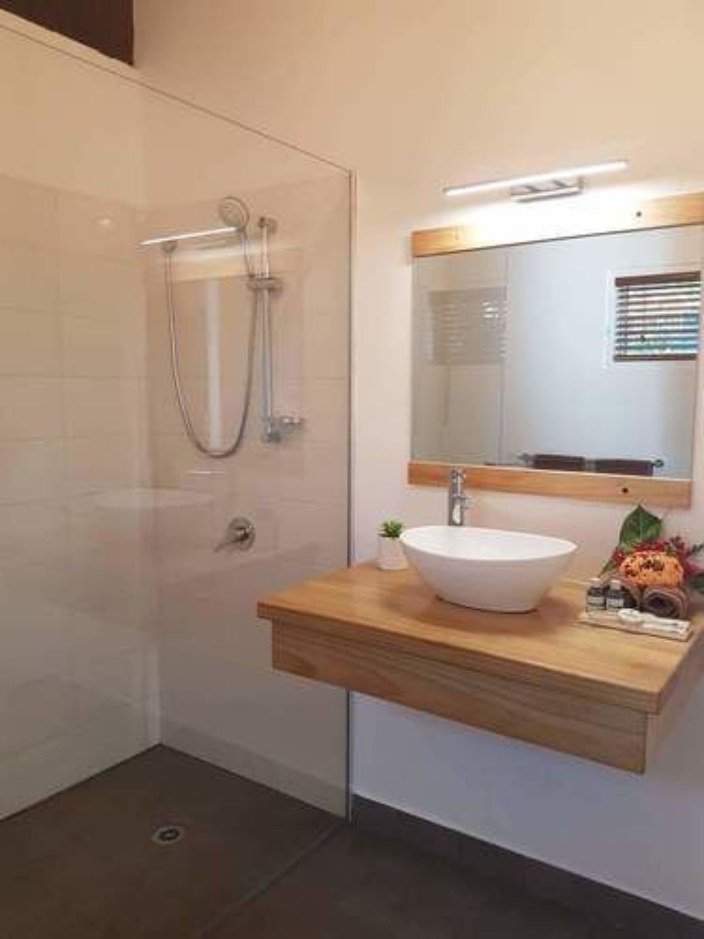 premier bungalow, 1 bedroom, partial ocean view | bathroom shower