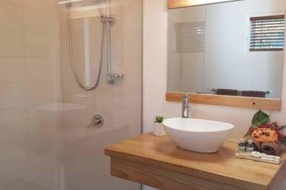 premier bungalow, 1 bedroom, partial ocean view | bathroom shower