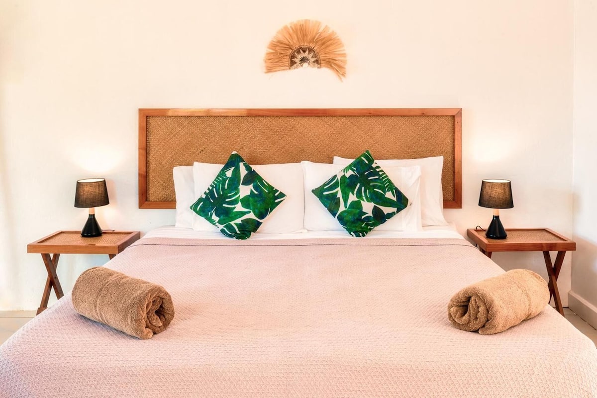 beachfront room | premium bedding, in-room safe, desk, soundproofing