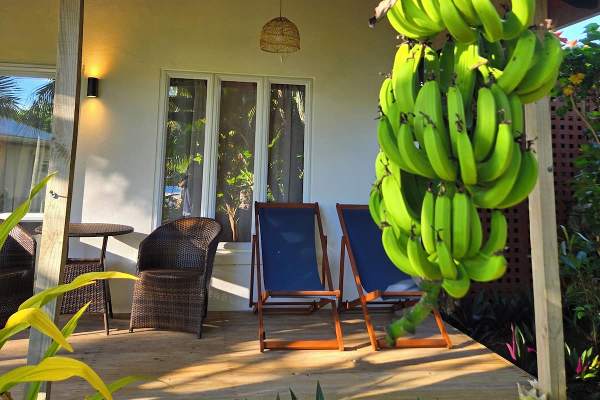 Bungalow Premier - 1 sovrum - viss havsutsikt | Sängtillbehör av högsta kvalitet och värdeförvaringsskåp på rummet