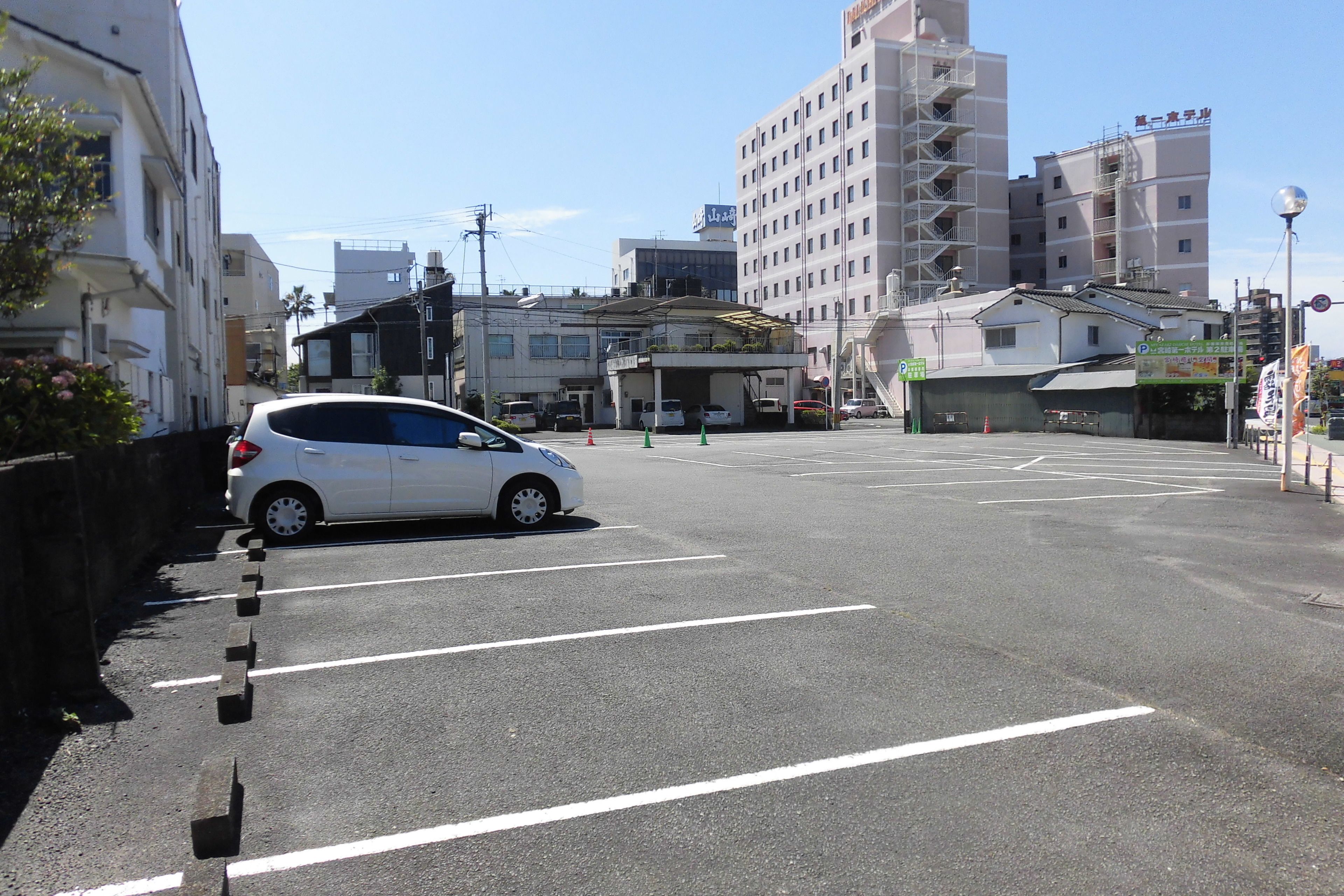 self-parking (surcharge) 900 per night