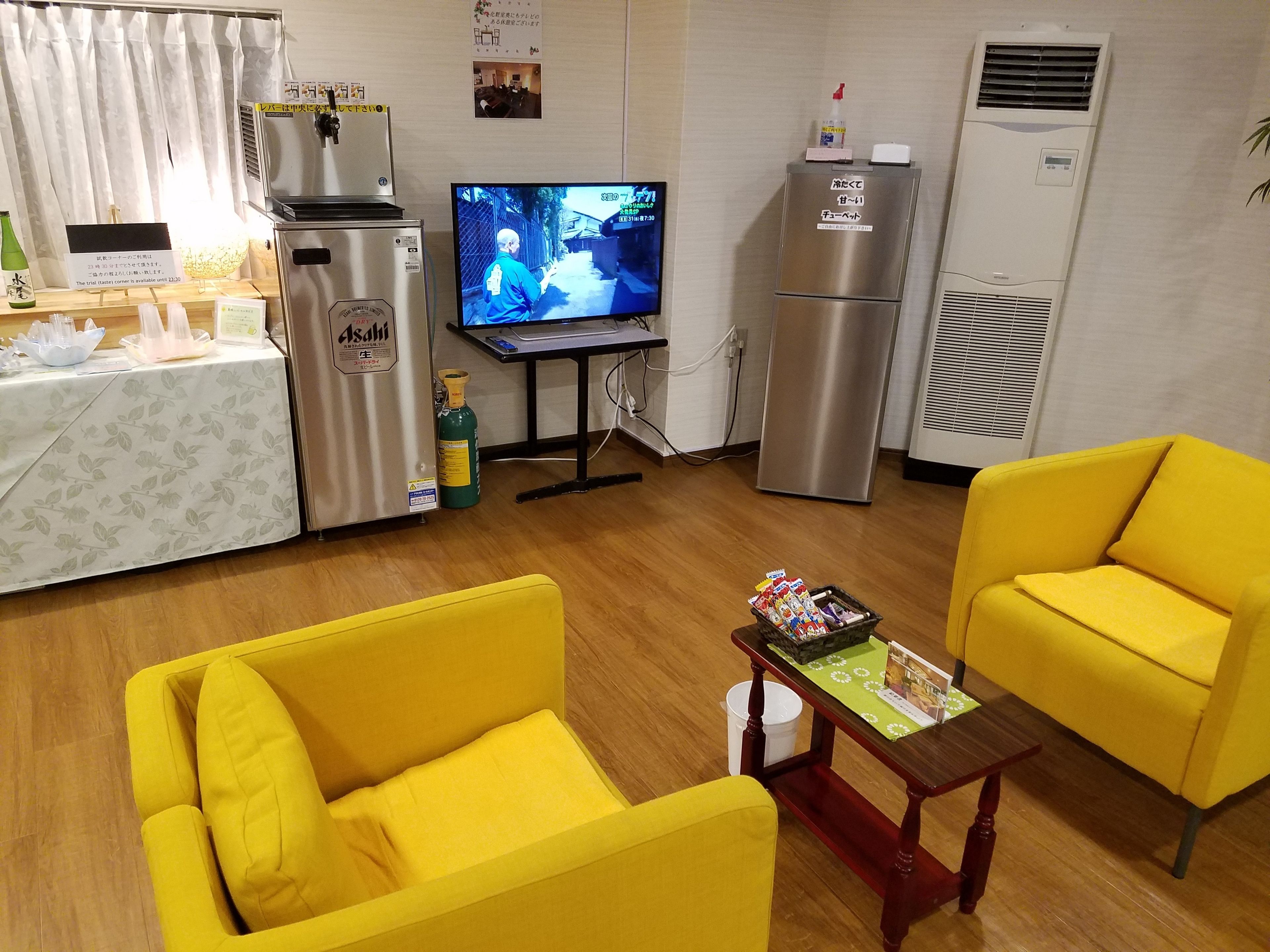 40-inch flat-screen tv with digital channels, tv