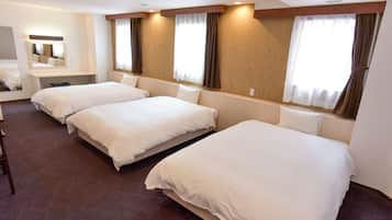 Triple Room, Non Smoking | Desk, free WiFi