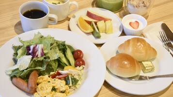 Päivittäinen buffetaamiainen (1400 JPY per henkilö)