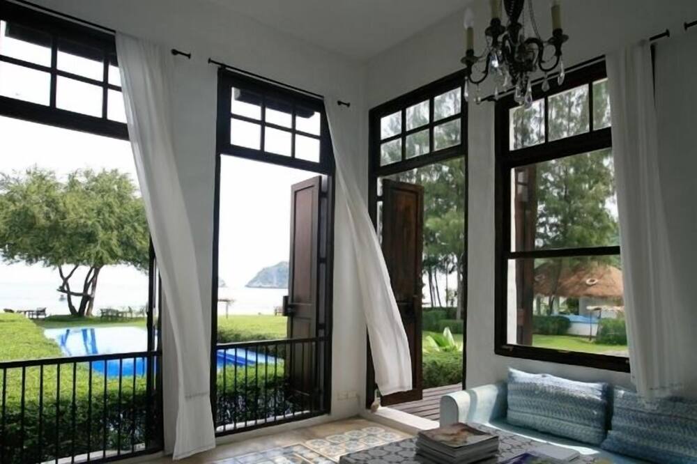Brassiere Beach Resort