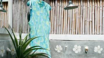 Jacuzzi Villa | Baño | Regadera, amenidades de baño gratuitas, secadora de cabello, toallas