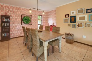 Coffee/tea maker, electric kettle - Aziza Guesthouse (George)