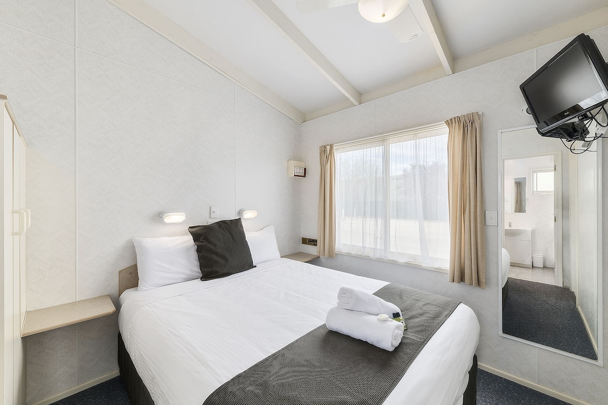 Hytte, massasjebadekar (Spa Cabin) | Sengetøy
