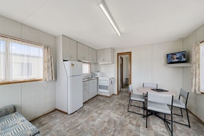 Ferienhütte, 1 Schlafzimmer, mit Bad | Wohnbereich | Flachbildfernseher