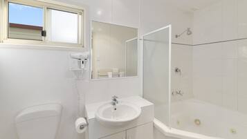 Queen Spa Cabin | Bathroom
