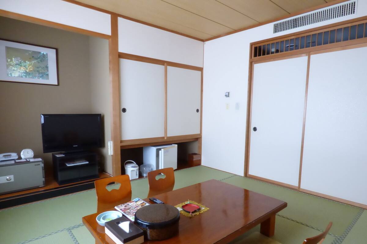 Japanese Style Room For 3 people | In-room safe, free WiFi