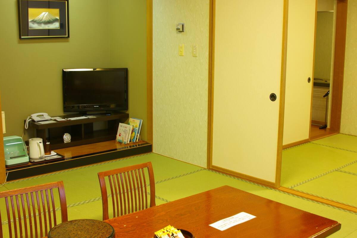 In-room safe, free WiFi