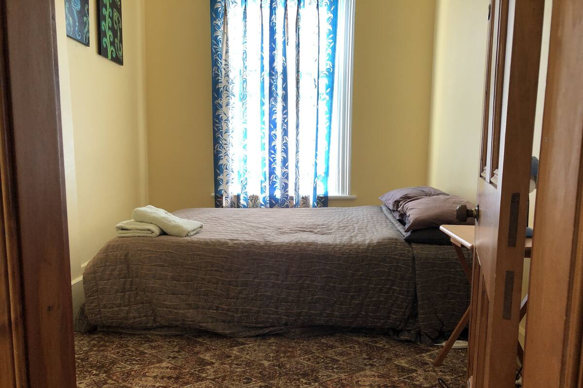 Budget Twin Room, Shared Bathroom | WiFi (free), bed sheets