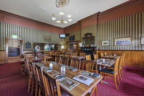 Lunch and dinner served - Empire Hotel Queenstown (Queenstown)