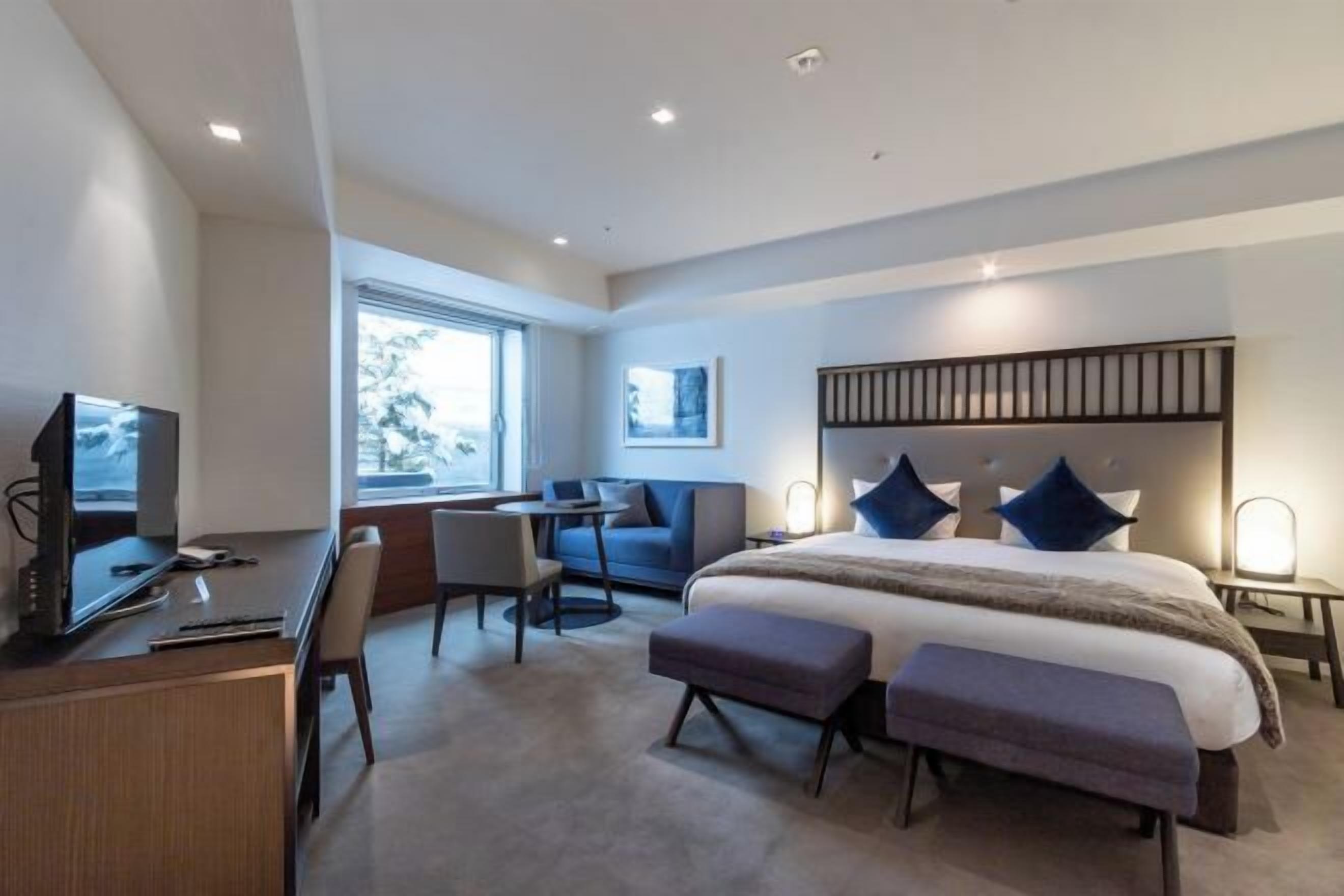 เครื่องนอนป้องกันสารก่อภูมิแพ้, ตู้นิรภัยในห้องพัก, โต๊ะทำงาน