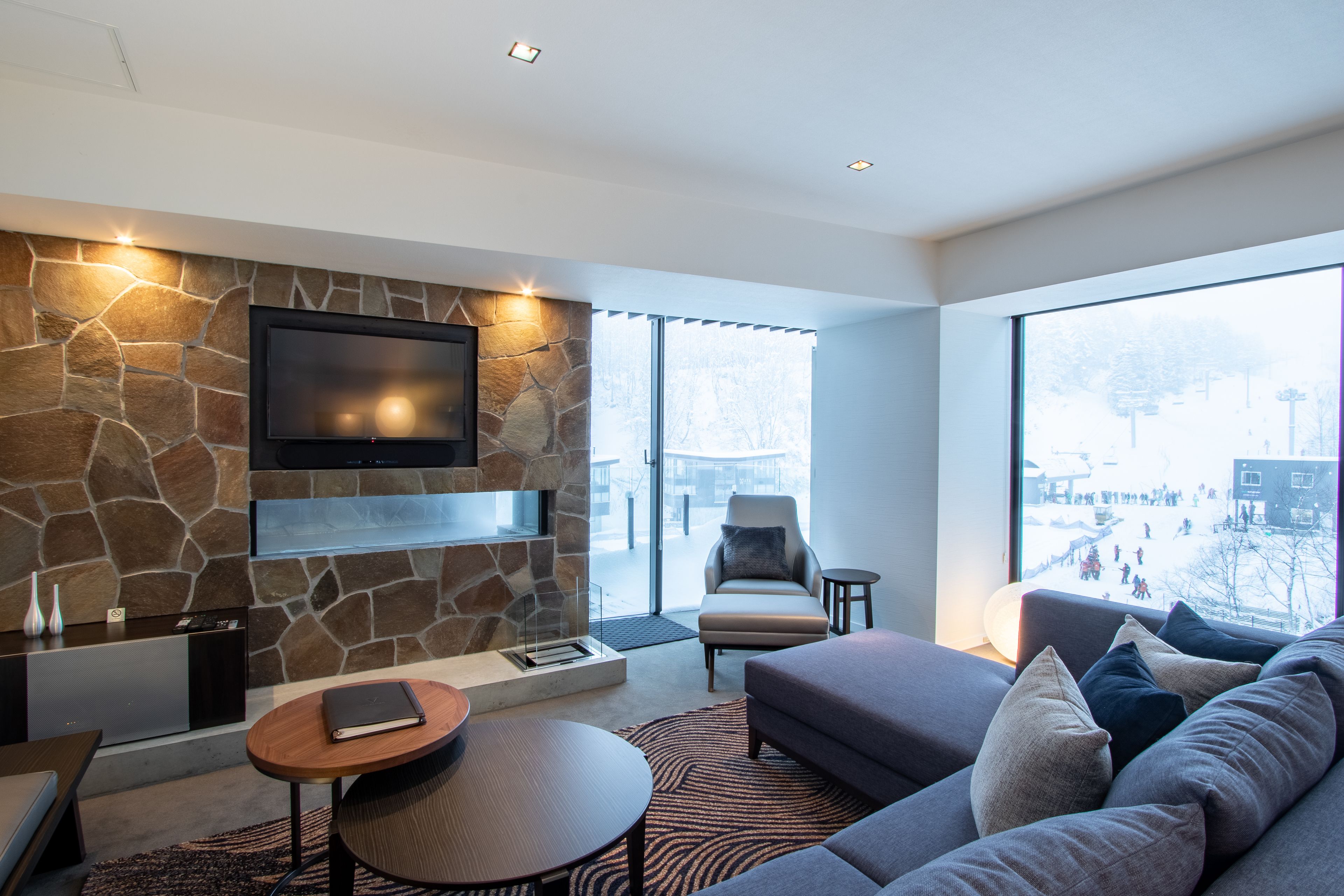 Hypo-allergenic bedding, in-room safe, desk, soundproofing