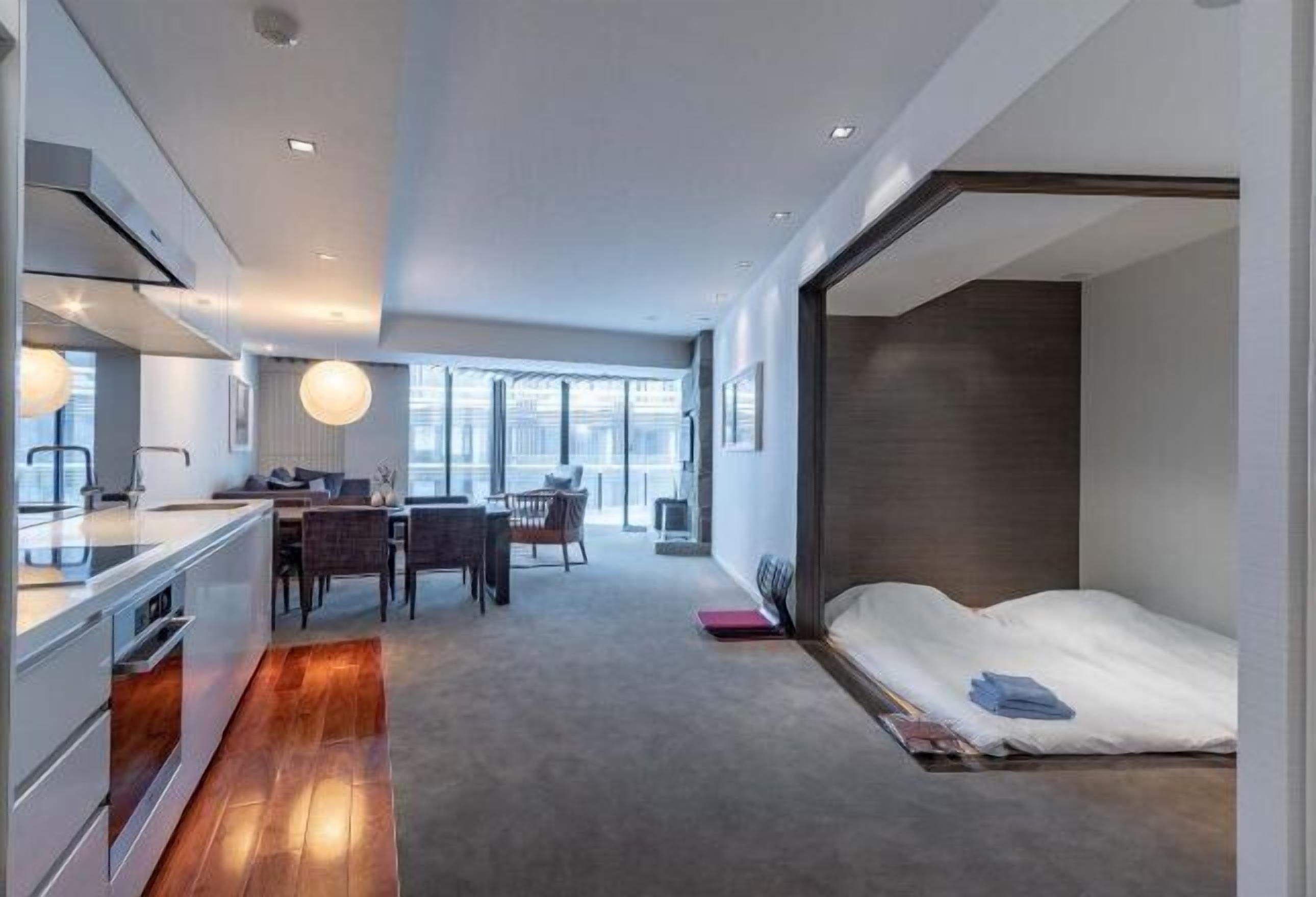 เครื่องนอนป้องกันสารก่อภูมิแพ้, ตู้นิรภัยในห้องพัก, โต๊ะทำงาน