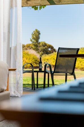 Deluxe King Room | Terrace/patio - Big River Golf and Country Club (Berri)