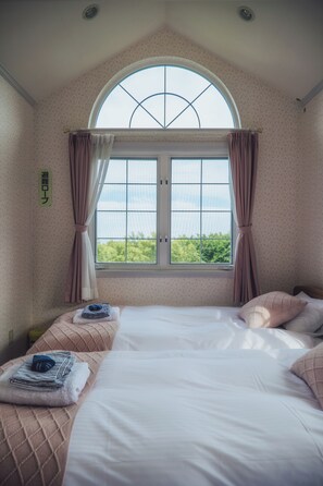 Economy Triple Room, 3 Single Beds, Partial Sea View | Hypo-allergenic bedding - Episode IZU (Ito)