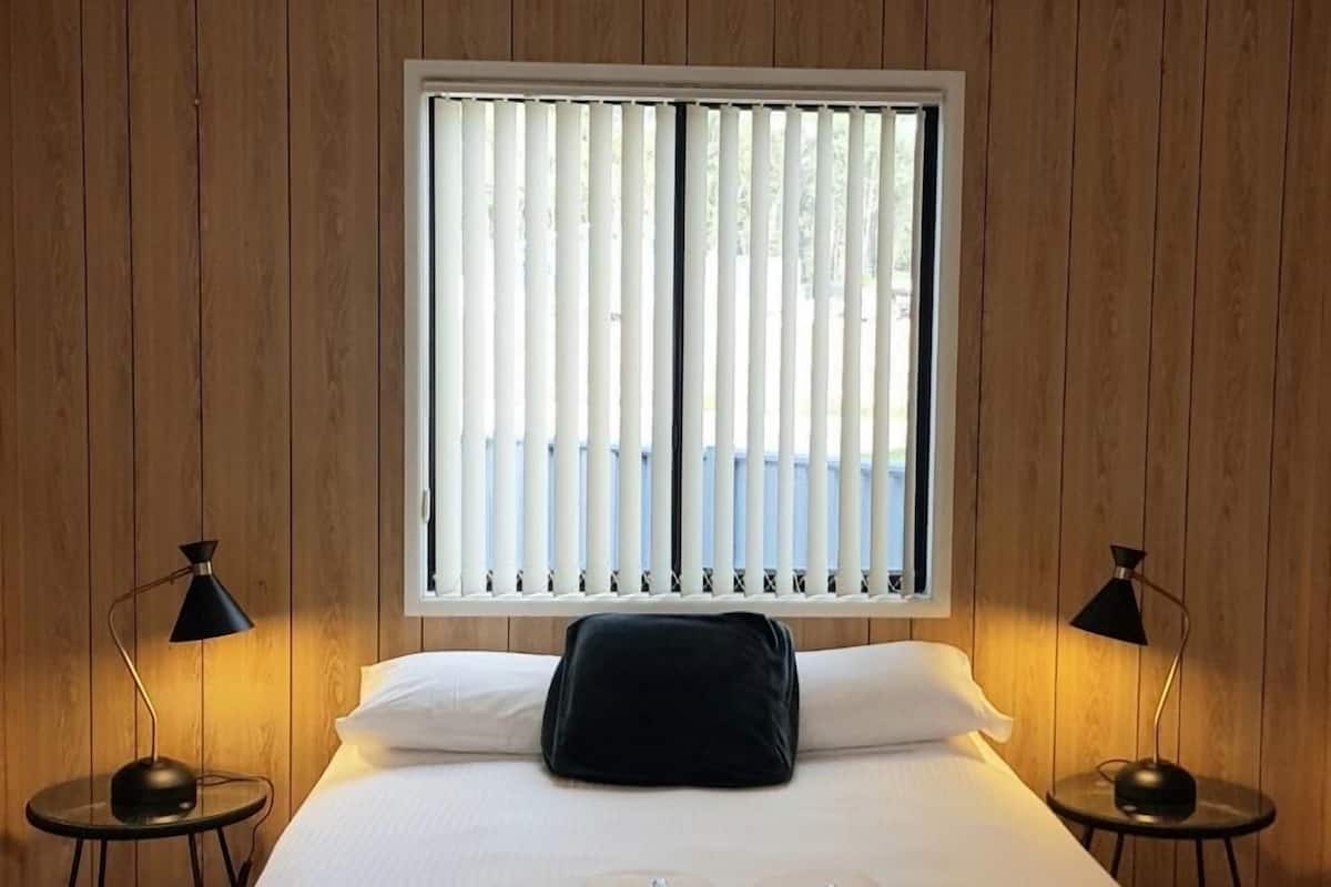 Basic Cabin | Iron/ironing board, free WiFi, bed sheets