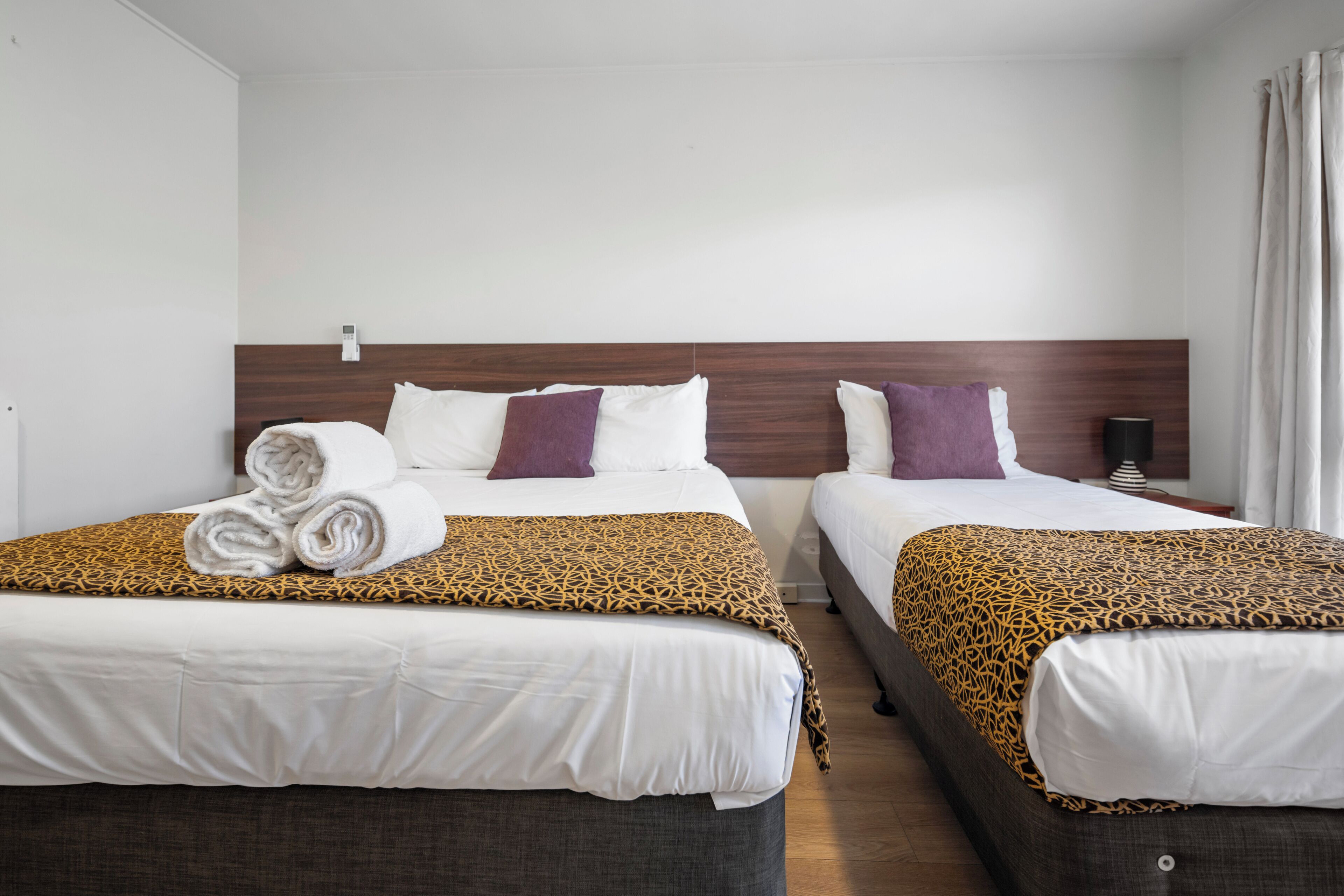 1 bedroom, desk, blackout curtains, soundproofing