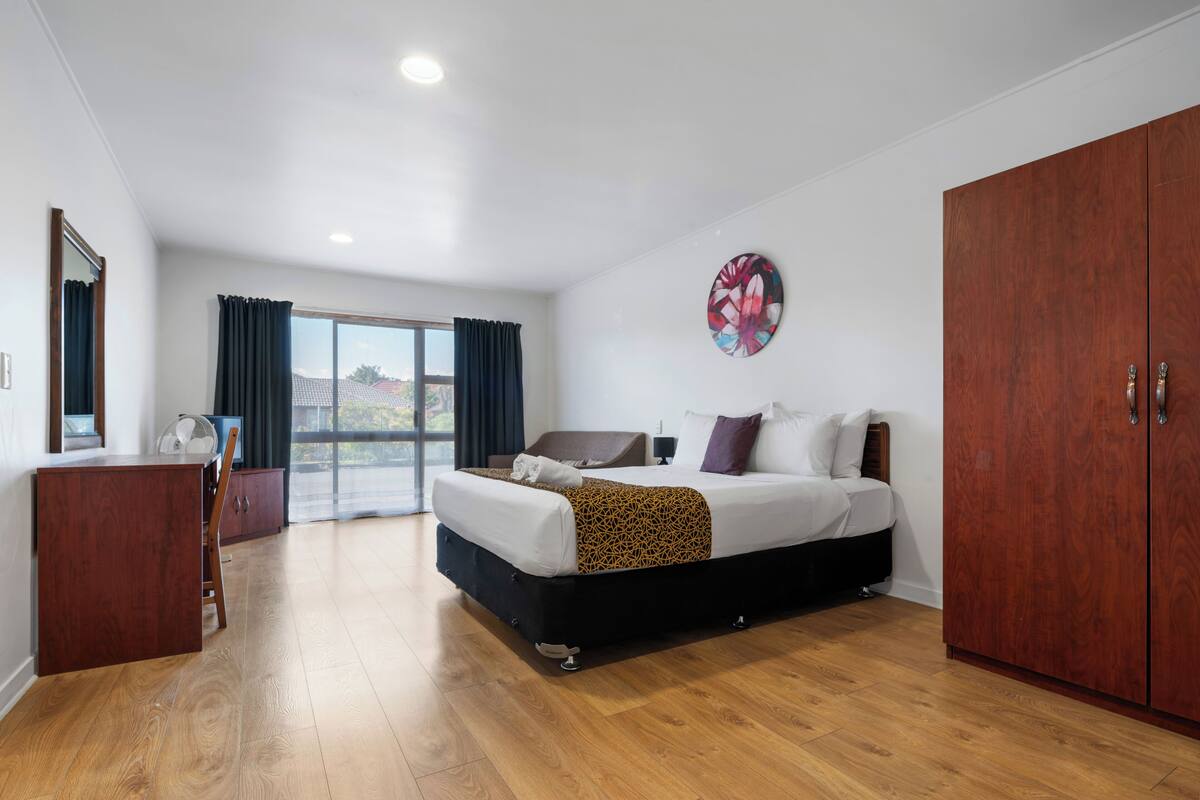 family room | 1 bedroom, desk, blackout curtains, soundproofing