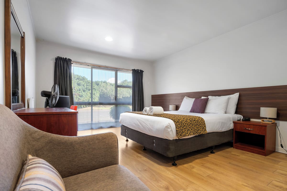 Standard Queen Room