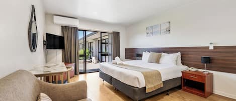 Deluxe King Room | Bureau, rideaux dâobscurcissement, systĂšme dâinsonorisation